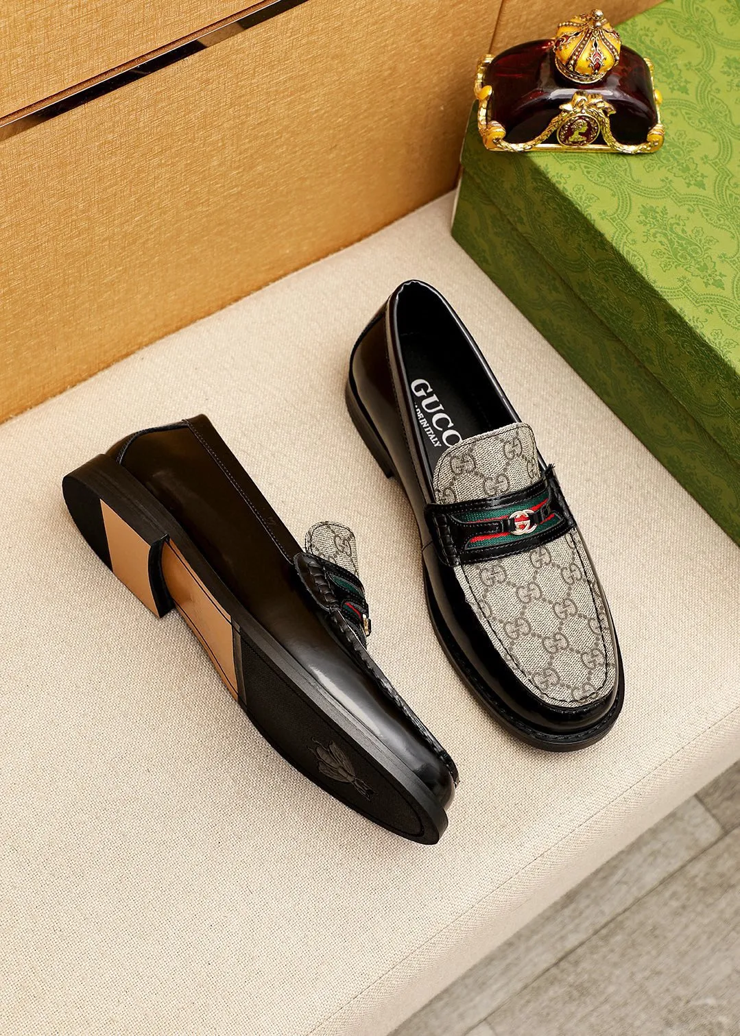 Men's shoes 💰460 💐 Product trademark: GUCCI "Gucci" casual leather shoes Regular size: 38-44 (45🉑️customized) Product materials: Selected imported first-layer open-edge beaded cowhide leather upper + luxury hardware buckle, imported water-dyed cowhide leather lining. Strong three-dimensional visual effect, original combination outsole Color: 2⃣️colors available